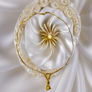 Pretty! Double triangle gold necklace